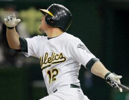 A's trounce Hanshin 10-2, Murphy hits grand slam