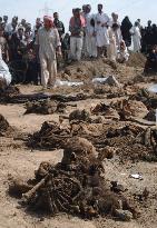 (2)Mass grave found in Iraq, south of Baghdad