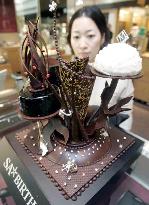 100 mil. yen Christmas cake decorated with diamonds on sale