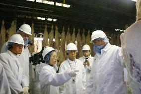 Japanese delegation inspects U.S. meatpacker