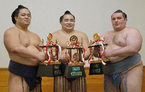 Sumo prizewinners