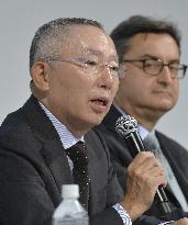 Fast Retailing, Accenture form business alliance on use of customer data