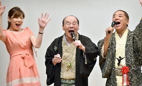 Sclerosis-stricken "rakugo" storyteller attends anniversary event