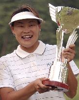 Takahashi wins Golf 5 Ladies tournament