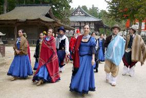 Argentine dancers visit Japan's Buddhism spot