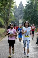 Half marathon at Angkor relics