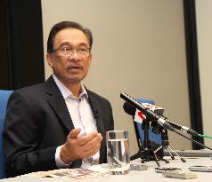 Malaysian opposition leader speaks to press before court ruling