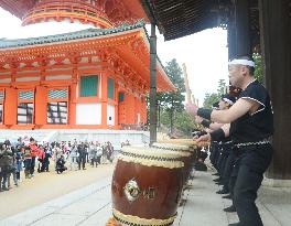 Minamisanriku drum group dedicates performance at Mt. Koya
