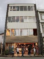 Guest house in Hagi, western Japan, lures tourists, locals