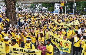 Tens of thousands turn out for rally against Malaysia's Najib