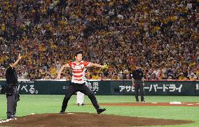 Rugby star Goromaru throws first pitch at Japan Series