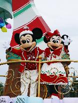 Tokyo Disneyland starts Christmas event