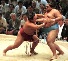 Chiyo exacts some revenge in Nagoya sumo