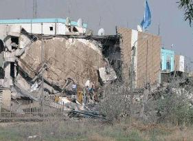 (1) U.N. Baghdad office bombed, de Mello killed