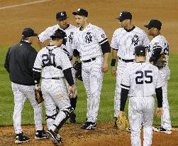 Rangers rout Yankees in Game 3