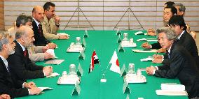 Visiting Iraqi premier talks with Koizumi