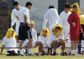 (2)N. Korea play practice match