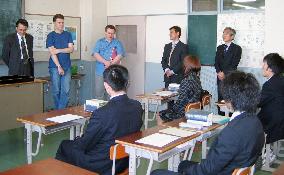Hakodate Customs introduces Russian-language training