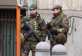 Soldiers stand guard at synagogue in Brussels