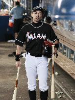 Ichiro walks off Marlins Park after 9-5 win over Braves