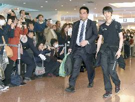 Hero's welcome for record-breaking Hanyu