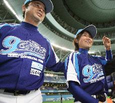 Japanese female knuckleballer makes debut against men