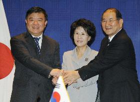 Japan, China, S. Korea health ministers meet