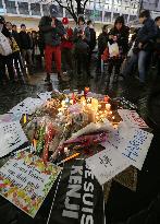 People gather to mourn hostages Yukawa, Goto