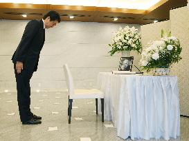 Abe signs condolence book for Lee Kuan Yew