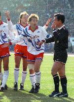 Zico protests to referee Takada in 1994 J-League Championship game