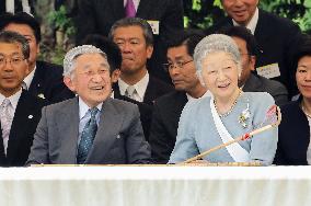 Emperor, empress enjoy traditional equestrianism on palace ground