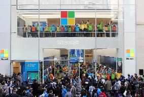 Microsoft opens 1st flagship store in NY