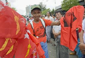 Suu Kyi merchandise gaining popularity in Myanmar