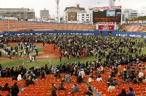 Baseball game scrapped after powerful quake