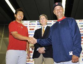 Red Sox arrive in Japan for opening series
