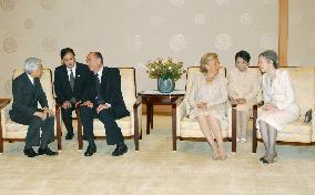 (1)Chirac meets with Japanese emperor, empress