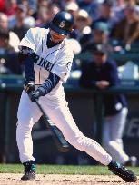 Mariners Ichiro goes 2-for-4 against White Sox