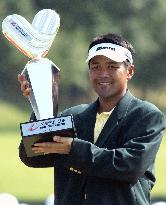 Teshima wins Aiful Cup golf tournament