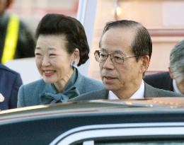 Fukuda arrives home after Asia-Pacific summit in Singapore