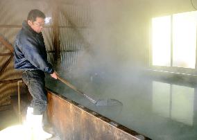 Ex-Osaka resident produces salt in western Japan mountains
