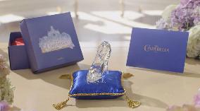 NTT sells telegram set with Cinderella glass shoe ornament