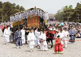 Parade of Aoi Matsuri departs Kyoto Imperial Palace