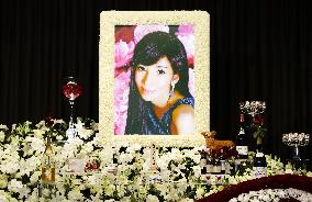 Funeral held for actress Naomi Kawashima