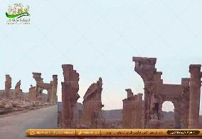 Image of Palmyra's Arch of Triumph wrecked by IS