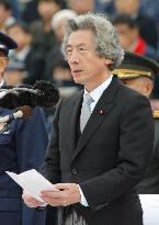 Koizumi attends troop review ceremony at ASDF Hyakuri Base