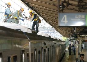 Tokyo's Yamanote Line stopped due to loose power cable