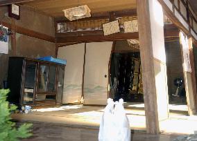 (3)Media members visit quake-isolated Yamakoshi village