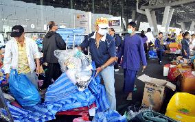 Thai protesters leave Bangkok's airports, Government House