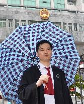 Protesting Chinese lawyer stands in front of courthouse