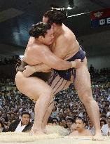 Hakuho beats Kakuryu to win 35th career title at Nagoya sumo